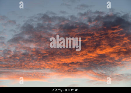 Malerische Aussicht auf bewölkten Himmel bei Sonnenuntergang Stockfoto