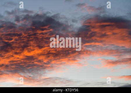 Malerische Aussicht auf bewölkten Himmel bei Sonnenuntergang Stockfoto