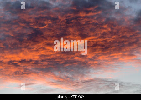 Malerische Aussicht auf bewölkten Himmel bei Sonnenuntergang Stockfoto