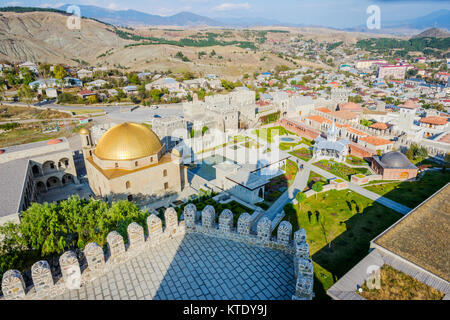 Blick über sapara Kloster und goldenen Kuppel, Georgien Stockfoto