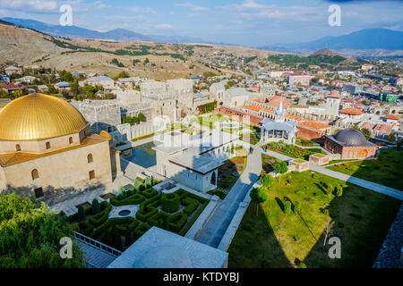 Blick über sapara Kloster und goldenen Kuppel, Georgien Stockfoto