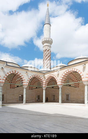 Juni 30,2013 EDIRNE TÜRKEI. Die drei Serefeli Moschee (Türkisch: Uc Serefeli Camii) ist eine aus dem 15. Jahrhundert osmanischen Moschee in Edirne. Stockfoto