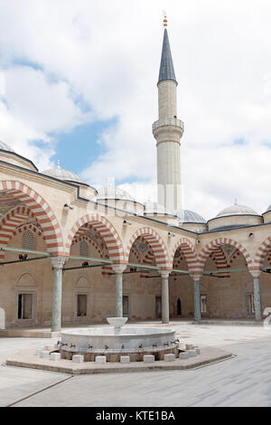 Juni 30,2013 EDIRNE TÜRKEI. Die drei Serefeli Moschee (Türkisch: Uc Serefeli Camii) ist eine aus dem 15. Jahrhundert osmanischen Moschee in Edirne. Stockfoto