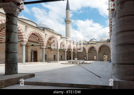 Juni 30,2013 EDIRNE TÜRKEI. Die drei Serefeli Moschee (Türkisch: Uc Serefeli Camii) ist eine aus dem 15. Jahrhundert osmanischen Moschee in Edirne. Stockfoto