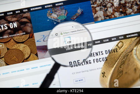 MONTREAL, KANADA - 24. JUNI 2016: ICE-Webseite unter der Lupe. Intercontinental Exchange, Inc. ist ein amerikanisches Netzwerk von Börsen und cleari Stockfoto