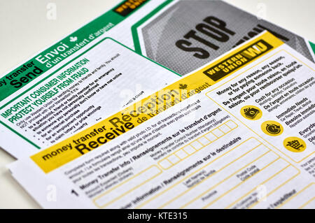 MONTREAL, KANADA - 30. JULI 2017: Western Union Formen auf einem weißen Hintergrund. Das Unternehmen Western Union ist eine US-amerikanische Finanz- und Kommunik Stockfoto