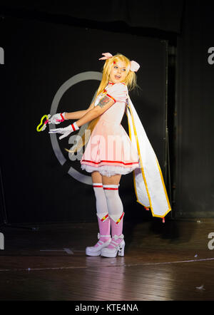 Lemberg, Ukraine - Mai 23.2015: ein Mädchen im Manga Stil führt auf der Bühne während des Festivals cosplay Anicon in Lemberg Mai 23.2015 Stockfoto