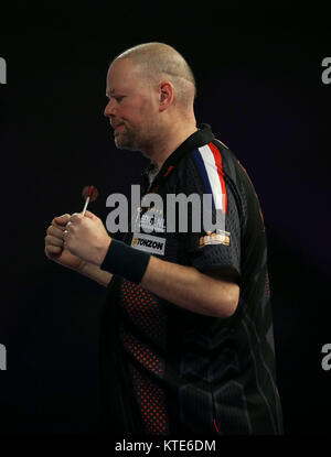 Raymond Van Barneveld feiert seinen gewinnenden bei Tag zehn der William Hill World Darts Championship im Alexandra Palace, London. Stockfoto