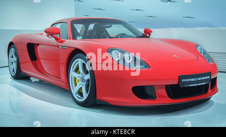 STUTTGART, DEUTSCHLAND - 7 April, 2017: 2003 Porsche Carrera GT im Porsche Museum. Dieses Auto ist die eine der wertvollsten der Welt. Stockfoto