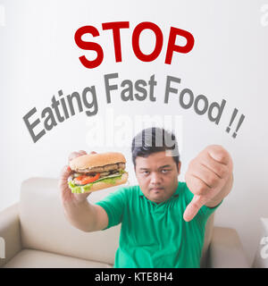 Übergewichtige Menschen aufhören zu essen Junk Food Stockfoto