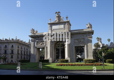 Puerta de la Mar (Tor zum Meer) ist an der Plaza (Placa) Porta de la Mar in der Ensanche (L'Eixample Viertel von Valencia, Spanien) Stockfoto