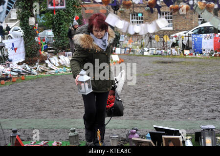 London, UK, 23/12/2017 Tribute außerhalb des Highgate Haus von George Michael als der erste Jahrestag seines Todes Ansätze. Stockfoto