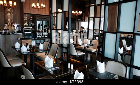 Das Medinii ist ein modernes Restaurant im 35. Stock des Continent Hotel Bangkok Thailand Stockfoto