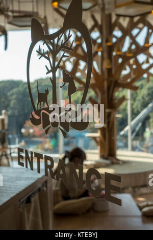 Mokka Cat Cafe, Harajuku, Tokio, Japan im Herbst Stockfoto