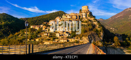 Schönen Castel di Tora Dorf, Provinz Viterbo, Latium, Italien. Stockfoto