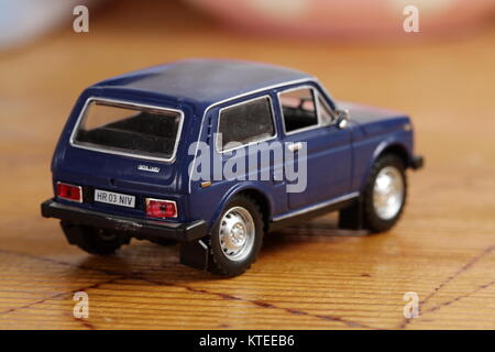 Lada Niva VAZ 21214 Modell 1:43 Stockfoto