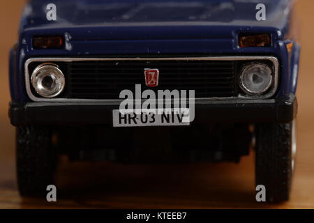 Lada Niva VAZ 21214 Modell 1:43 Stockfoto