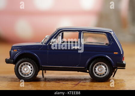 Lada Niva VAZ 21214 Modell 1:43 Stockfoto