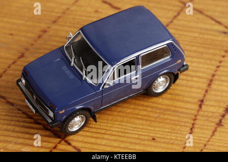 Lada Niva VAZ 21214 Modell 1:43 Stockfoto