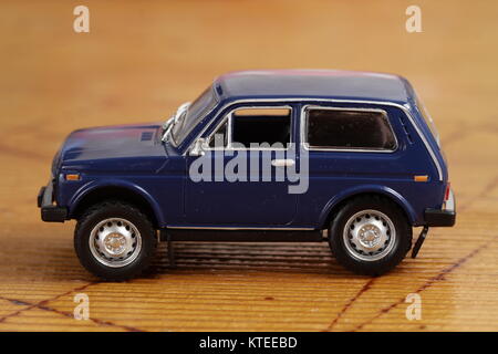 Lada Niva VAZ 21214 Modell 1:43 Stockfoto