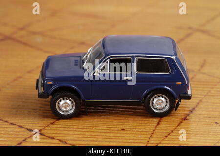 Lada Niva VAZ 21214 Modell 1:43 Stockfoto