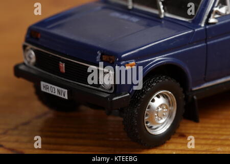 Lada Niva VAZ 21214 Modell 1:43 Stockfoto