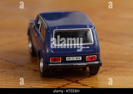 Lada Niva VAZ 21214 Modell 1:43 Stockfoto