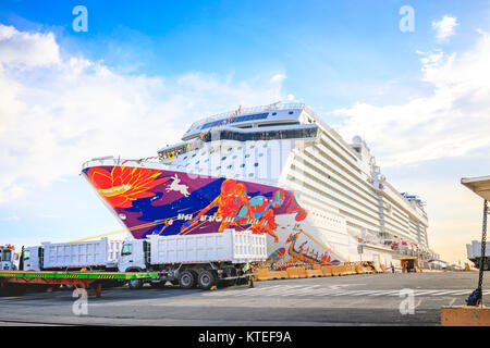 Welt Traumschiff von Dream Cruises im Hafen von Manila am 21.November 2017 kamen in der Metro Manila, Philippinen Stockfoto