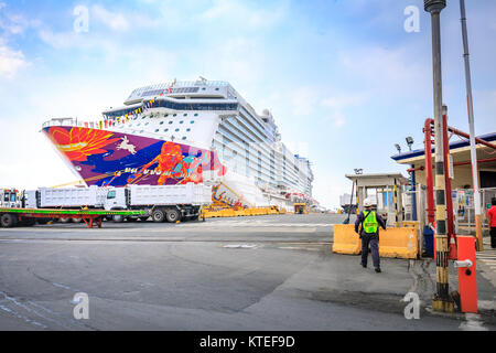 Welt Traumschiff von Dream Cruises im Hafen von Manila am 21.November 2017 kamen in der Metro Manila, Philippinen Stockfoto