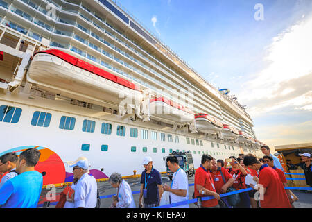 Welt Traumschiff von Dream Cruises im Hafen von Manila am 21.November 2017 kamen in der Metro Manila, Philippinen Stockfoto