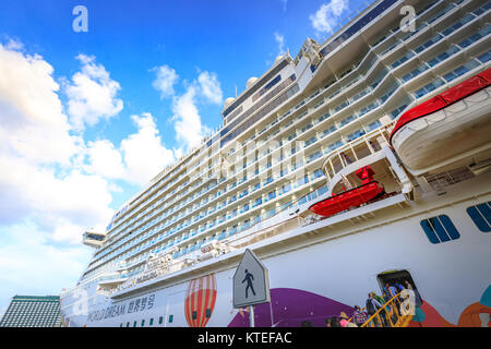 Welt Traumschiff von Dream Cruises im Hafen von Manila am 21.November 2017 kamen in der Metro Manila, Philippinen Stockfoto