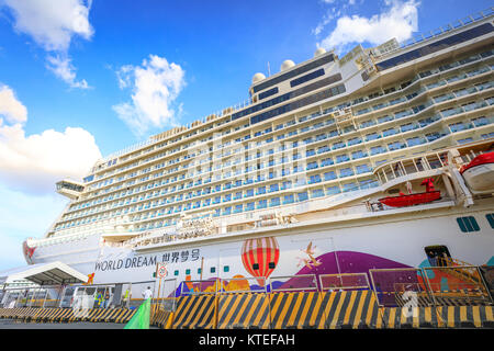 Welt Traumschiff von Dream Cruises im Hafen von Manila am 21.November 2017 kamen in der Metro Manila, Philippinen Stockfoto