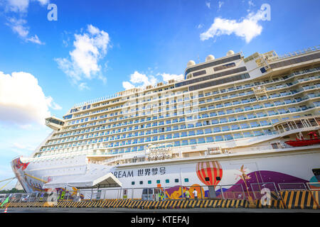 Welt Traumschiff von Dream Cruises im Hafen von Manila am 21.November 2017 kamen in der Metro Manila, Philippinen Stockfoto