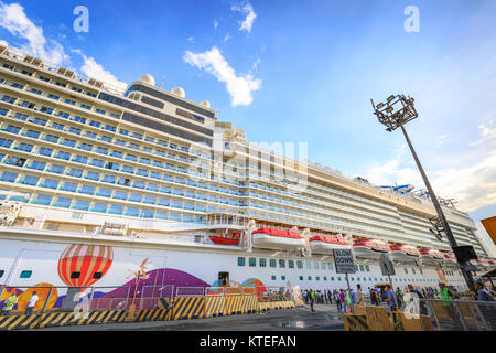 Welt Traumschiff von Dream Cruises im Hafen von Manila am 21.November 2017 kamen in der Metro Manila, Philippinen Stockfoto