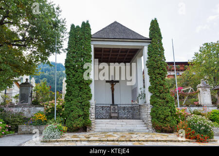 HAUS, Österreich - 24 September 2017: Zweiter Weltkrieg Denkmal. Haus Village ist eine kleine Wintersportort in der Steiermark, Österreich. Stockfoto