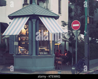 Straße kiosk Cafe oder Coffee Shop ein kleines Restaurant Verkauf leichte Mahlzeiten und Getränke. Stockfoto