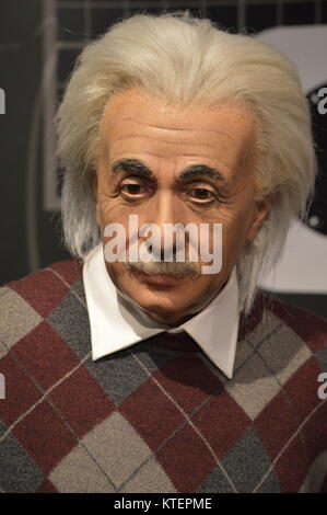 New York, USA. 22 Dez 2017. Die Wachsfigur von Albert Einstein im Madame Tussauds New York. Stockfoto