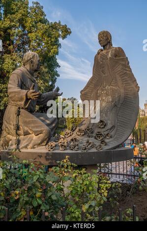 VILLA GUADALUPE, MEXICO CITY, 02. Dezember 2017. Skulptur von Juan Diego und Fray Juan de Zumarraga die Villa von Guadalupe. Stockfoto