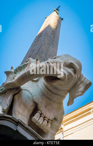 Elefanten und Obelisk auf der Piazza Della Minerva in Rom Stockfoto