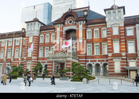 Eine neue Plaza auf der Marunouchi der Tokio Bahnhof im Dezember 2017 eröffnet. Stockfoto