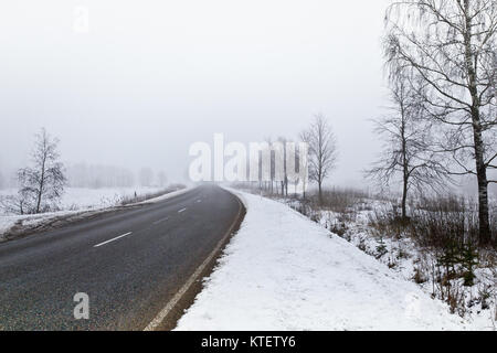 Country Road in Lettland Stockfoto