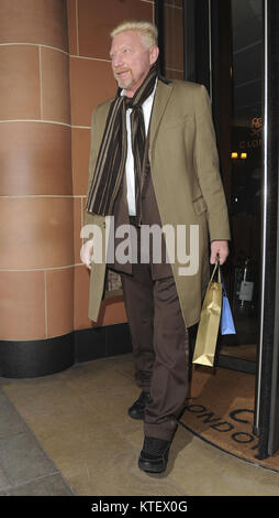 Konkurs Boris Becker und seine Frau Lilly Becker gesehen verlassen C London Restaurant auf Mayfair Mit: Boris Becker Wo: London, Großbritannien Wann: 22 Aug 2017 Quelle: WENN.com Stockfoto