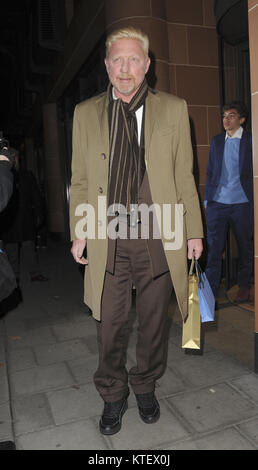 Konkurs Boris Becker und seine Frau Lilly Becker gesehen verlassen C London Restaurant auf Mayfair Mit: Boris Becker Wo: London, Großbritannien Wann: 22 Aug 2017 Quelle: WENN.com Stockfoto
