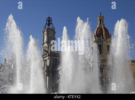 Brunnen an der Plaza del Ayuntamiento Valencia Spanien Stockfoto
