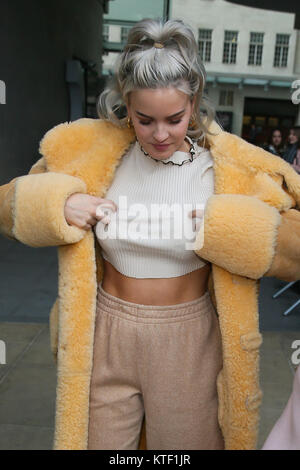 Sängerin Anne-Marie BBC Radio One Studios, die auf der Live Lounge - London mit: Anne-Marie Wo: London, Großbritannien Wann: 23 Aug 2017 Quelle: WENN.com durchführen Stockfoto