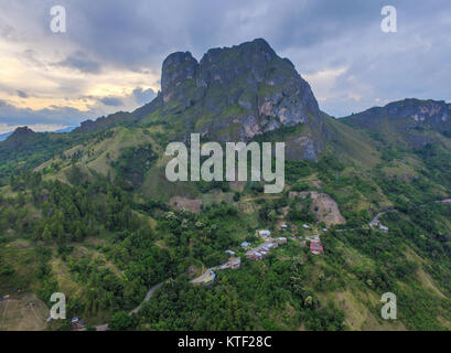 Mount Bambapuang in die Regentschaft des Enrekang in Süd-sulawesi. Dieser Berg stand auf: 1,021 Meter über dem Meeresspiegel und neben Gunung Nona sitzen. Stockfoto