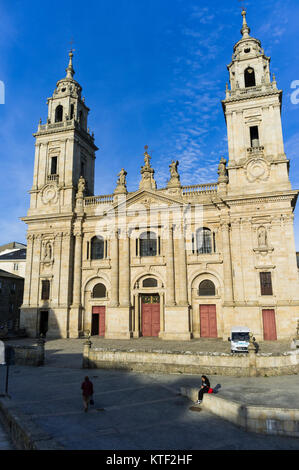 Fassade der Kathedrale von St. Maria in der Renaissance und im neoklassischen Stil. Stadt Lugo, Galizien, Spanien, Europa Stockfoto