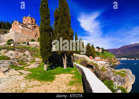 Kirche des Hl. Johannes bei Kaneo am Ohrid-See, in der UNESCO aufgeführt von Ohrid, Mazedonien Stockfoto