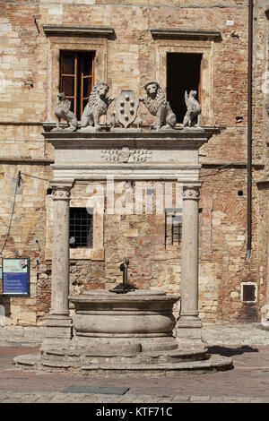 Alte gut in Piazza Grande - Montepulciano, Toskana, Italien Stockfoto