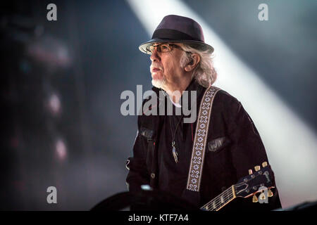 Die US-amerikanische Rockband Aerosmith führt ein Live Konzert während der schwedischen Musik Festival Sweden Rock Festival 2017. Hier Gitarrist Brad Whitford ist live auf der Bühne gesehen. Schweden, 08.06.2017. Stockfoto